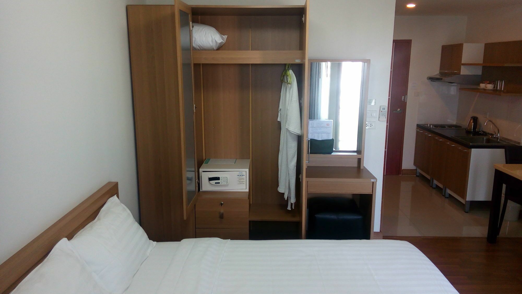 Winner Serviced Apartment Si Maha Phot Ngoại thất bức ảnh